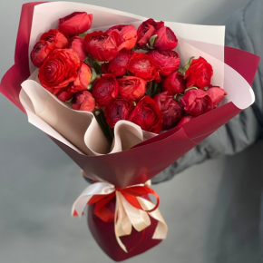 Букет из 21 красного ранункулюса в Сергиевом Посаде