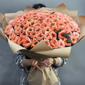 Букет "Персик" из 101 махровой розы Риджентс парк (60 см) в Сергиевом Посаде