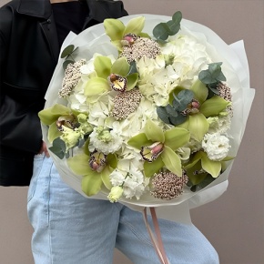 Букет "Эдем" из гортензии, орхидей, эустом, эвкалипта и озатамнуса в Сергиевом Посаде