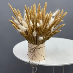 Композиция в шляпной коробке из колосков и лагуруса в Сергиевом Посаде