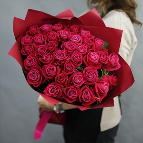 Букет из 35 малиновых роз Шангрила (50 см) в Сергиевом Посаде