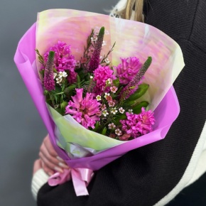 Букет "Вспышка" из гиацинтов, хамелациума и вероники в Сергиевом Посаде