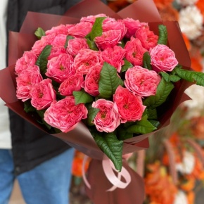 Букет из 25 махровых пионовидных роз Риджентс парк  (60 см) в Сергиевом Посаде