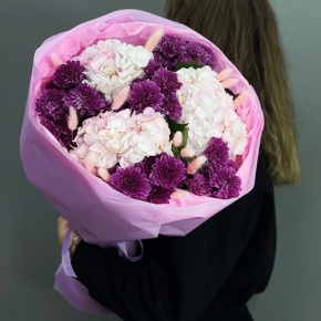 Букет "Фиалка" из гортензий и хризантем в Сергиевом Посаде