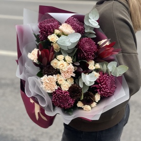 Букет "В каждом мгновении" из хризантем Бигоуди, кустовых роз, сафари, гербер Экзотик и диантусов в Сергиевом Посаде