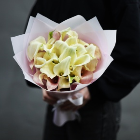 Букет из 25 калл нежный микс в Сергиевом Посаде