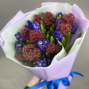 Букет "Твой яркий день" из гиацинтов и скиммии в Сергиевом Посаде
