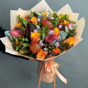 Букет "Даниэлла" из калл, роз, гиперикума, сафари, капса и лейко в Сергиевом Посаде
