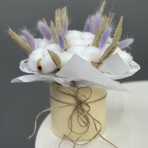 Композиция в шляпной коробке из хлопка, лагуруса и пшеницы (Сухоцвет) в Сергиевом Посаде