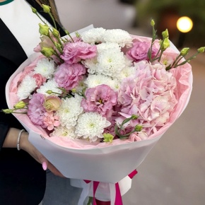 Букет "Табу" из хризантемы, Голландской гортензии и эустомы в Сергиевом Посаде