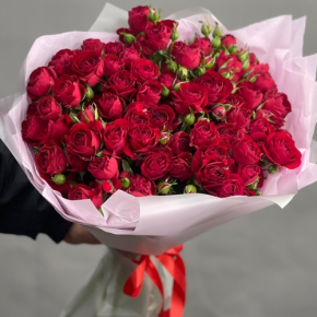 Букет из 17 красных кустовых пионовидных роз (50 см) в Сергиевом Посаде
