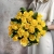 Букет из 25 лимонных роз с рускусом (40 см) в Сергиевом Посаде