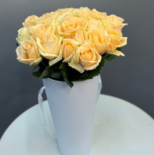 25 кремовых роз в конусе в Сергиевом Посаде