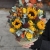 Композиция в сумке "Тональность" из подсолнухов, калл, ягод вибирнума, лимонных роз, скиммии и орхидеи в Сергиевом Посаде