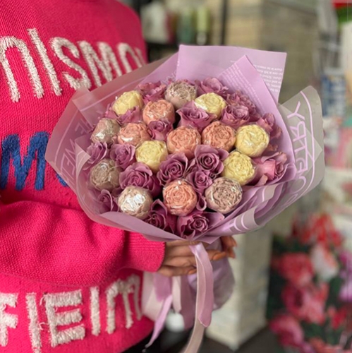 Букет из роз и шоколадных пионов в Сергиевом Посаде