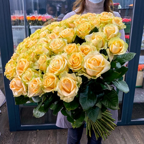 75 роз Аваланж (70 см) в Сергиевом Посаде