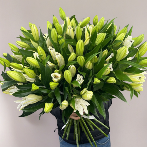 Объемный букет из 27 ароматных белых лилий в Сергиевом Посаде