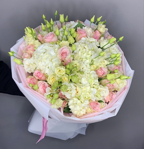 Букет "София" из гортензий, эустом и роз в Сергиевом Посаде