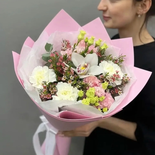 Букет с королевской орхидеей, диантусами, эустомой и шамелациумом в Сергиевом Посаде